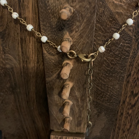 White beaded choker with crystal - Picture 2 of 2